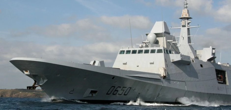 Ξαφνική εμπλοκή με τους Γάλλους; – Le Figaro: «Δεν υπάρχει δυνατότητα παραχώρησης Fremm στο ελληνικό ΠΝ» – Στον αέρα και η αναβάθμιση των F-16